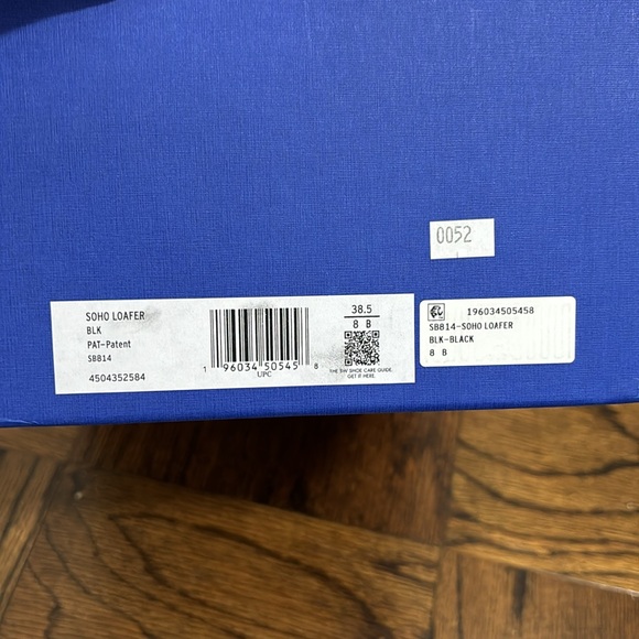 Stuart Weitzman SoHo Loafers. Black. Patent Leather. Great condition. - Picture 7 of 7